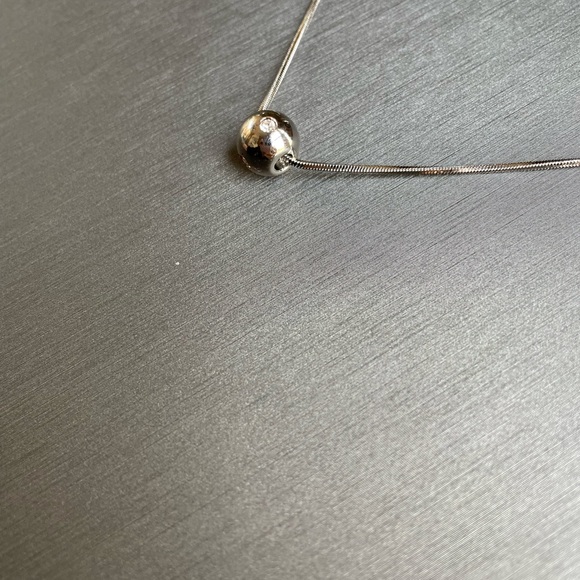 Round Pendant Necklace Jewelry with Rinestone - Picture 4 of 8